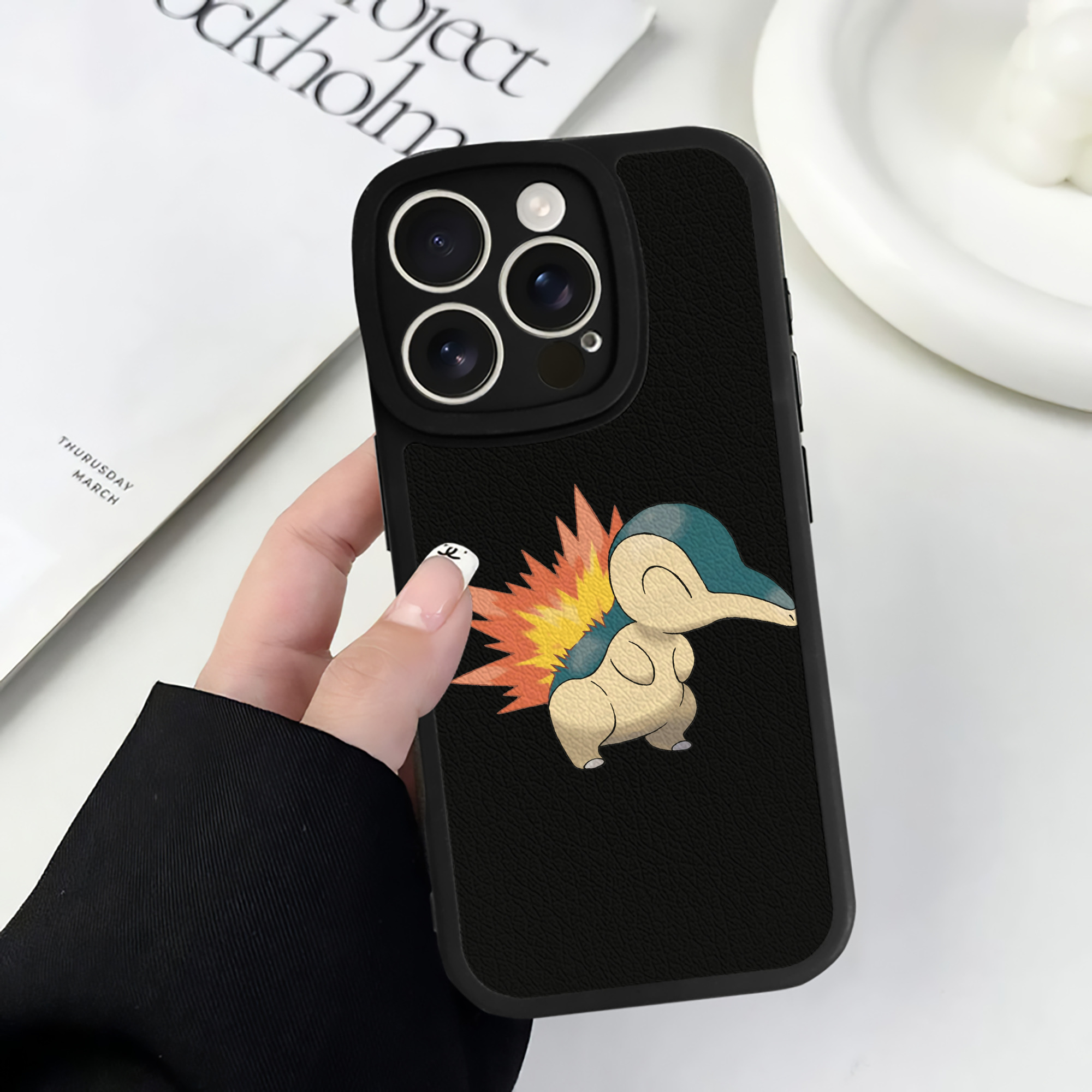 （画像用） ポケットモンスター Pokémon 【iPhone 16シリーズ対応】シリコンスマホケース（レザー調） 材質：シリコン